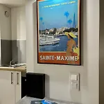 Perle Rare A 250m De La ! Climatise Avec Parking, Balcon & Wifi * Сент-Максім