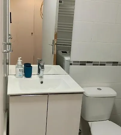 Apartment Perle Rare A 250m De La ! Climatise Avec Parking, Balcon & Wifi *