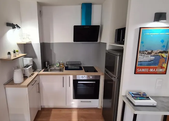 Perle Rare A 250m De La ! Climatise Avec Parking, Balcon & Wifi Lägenhet Sainte-Maxime