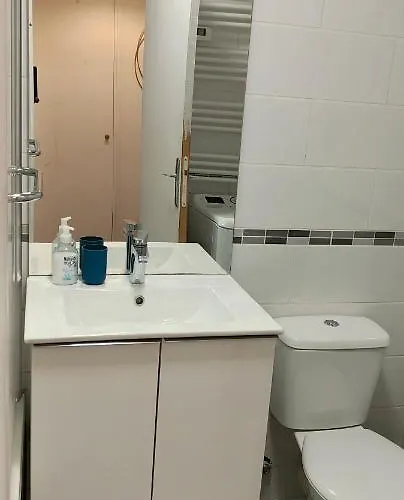 アパート Perle Rare A 250m De La ! Climatise Avec Parking, Balcon & Wifi *