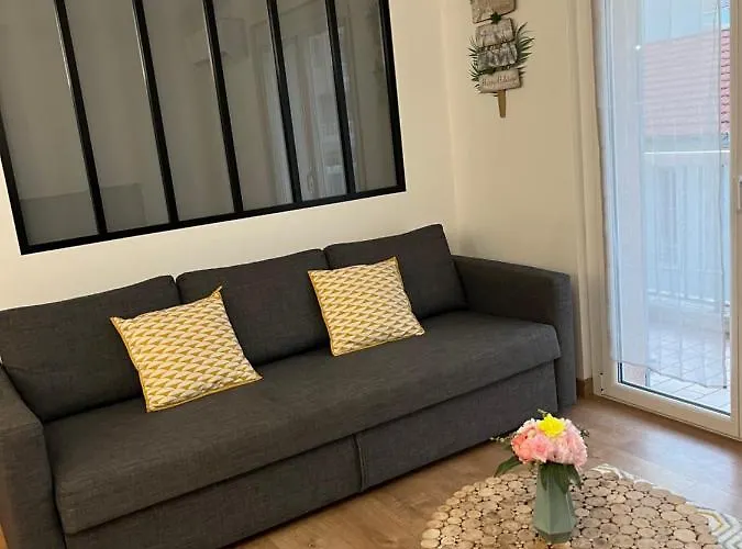 Perle Rare A 250m De La ! Climatise Avec Parking, Balcon & Wifi