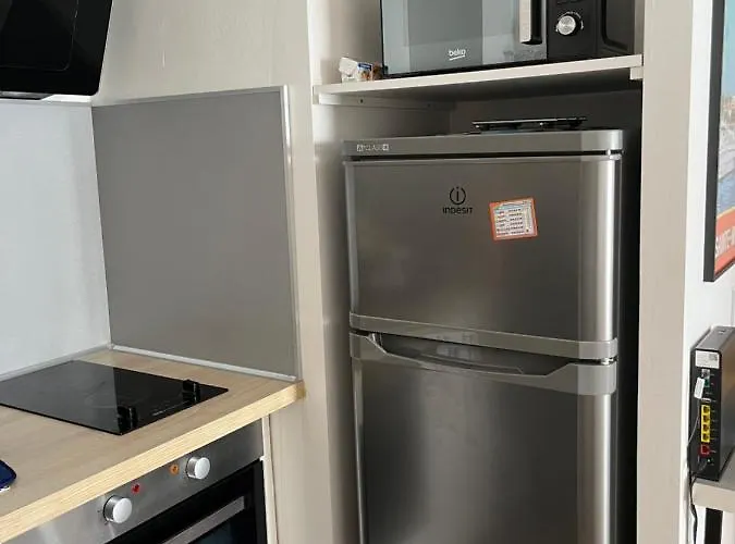 Perle Rare A 250m De La ! Climatise Avec Parking, Balcon & Wifi Lägenhet *